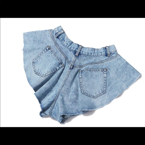 High Waisted Ruffle Short - Picture 3 of 3